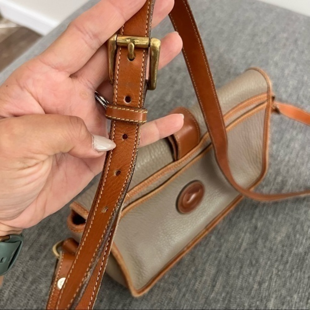 Dooney & Bourke | Vintage All Weather Pebbled Soft Leather Handbag - Picture 8 of 14
